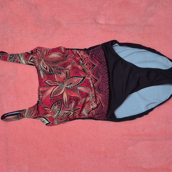 Christina Other - 🌴NWOT Christina red floral 🌴